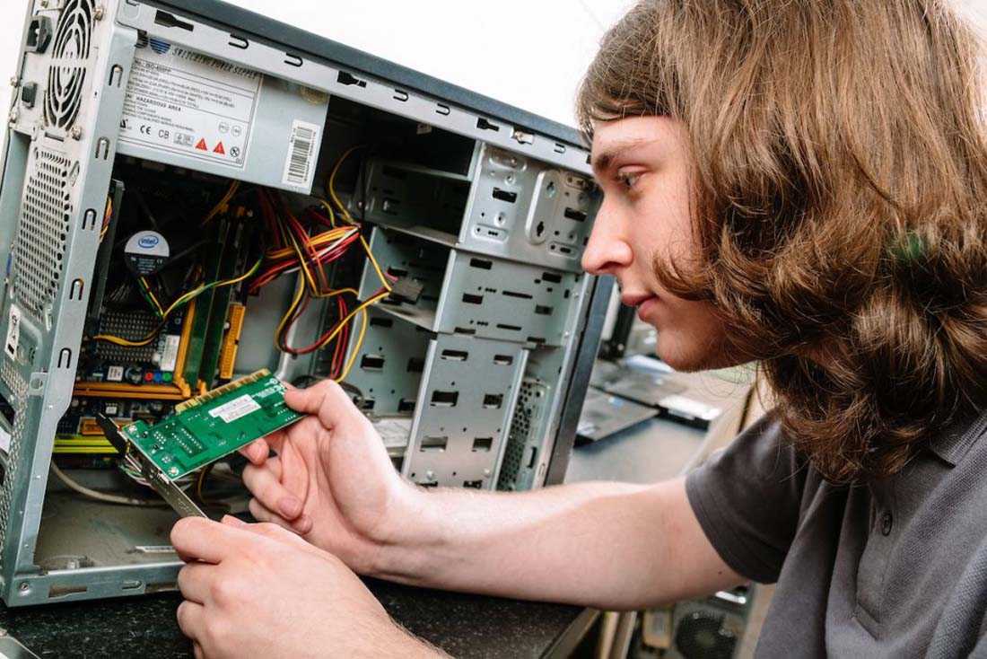 Мастер по ремонту компьютеров в Киеве
