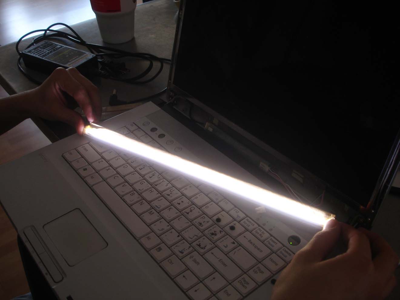 Замена и ремонт подсветки экрана ноутбука в Киеве